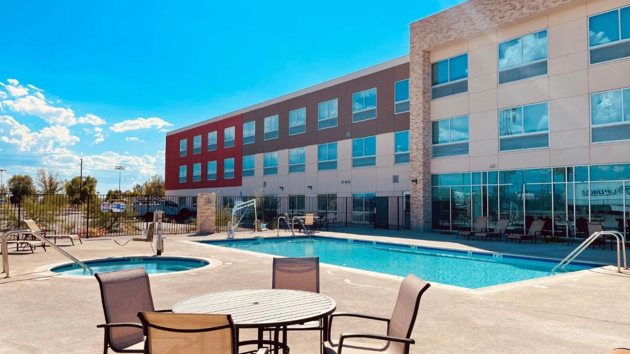 Holiday Inn Express & Suites Blythe By Ihg Exterior photo